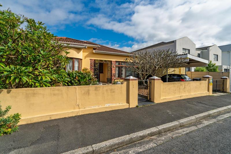 4 Bedroom Property for Sale in Harfield Village Western Cape